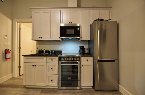 Cuyahoga Falls Cabin | Valley Overlook - Cozy 2BR Cabin near Blossom Music Center - Peninsula, Ohio