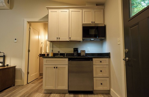 Cuyahoga Falls Cabin | Valley Overlook - Cozy Cabin near Blossom Music Center, 1BR - Peninsula, Ohio