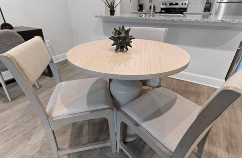 Newberry Apartment | Vanguard 1BD 4 - One Bedroom Apartment, Sleeps 2