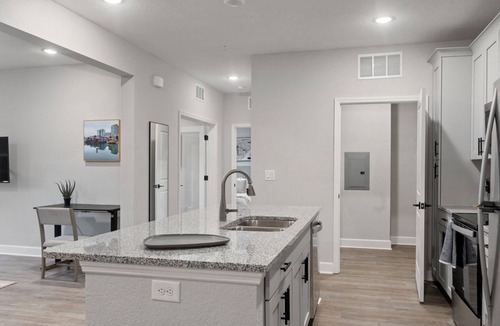 Newberry Apartment | Vanguard 2BD 5 - Two Bedroom Apartment, Sleeps 4