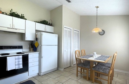 Ventura House | Ventura Village Cottage minutes to Disney