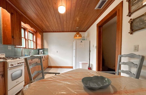 Duckpond Apartment | Victorian Apt. w/Tailgate Spot near Stadium!