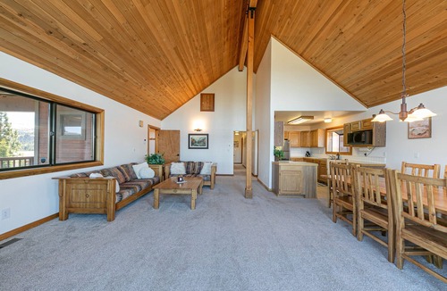 Truckee House | Viewpoint at Tahoe Donner by Tahoe Getaways - Pet-Friendly 3BR Ski Lease