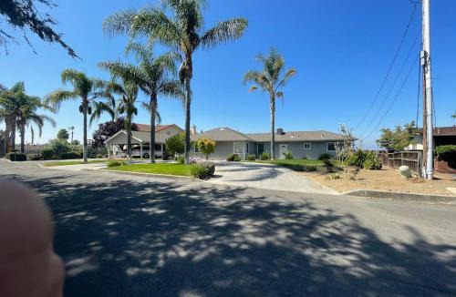 East Foothills Apartment | Views on the Hill