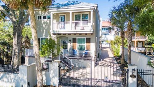 Lincolnville House | Villa Mojito Main - Gated Lakefront Home