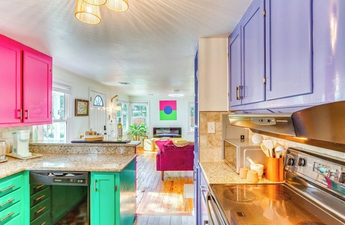 South Pensacola Villa | Villa Villa Coola – Retro Tiki-inspired zen retreat w/Huge Private Yard