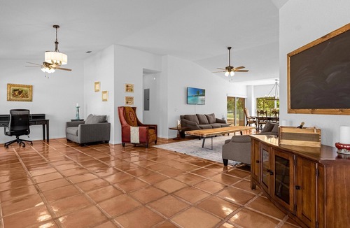 Deltona Lakes Villa | Vineyard & Winery Stay! nOsteen/Deltona Florida