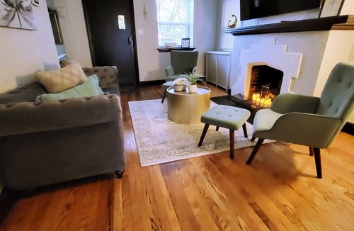 Detroit House | Vintage Charm, E. Eng. Village, 10mins to Dt. Det.