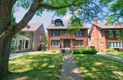 Detroit House | Vintage Elegance | Steps from Downtown Detroit