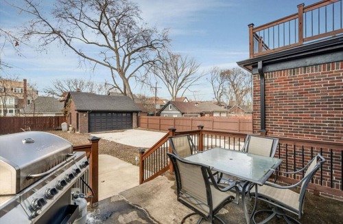 Detroit House | Vintage Elegance | Steps from Downtown Detroit