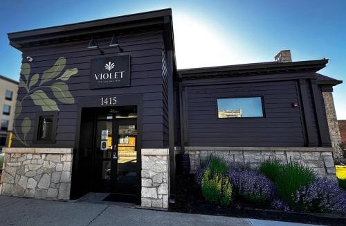 Two Rivers Hotel | Violet Inn, Lounge & Spa