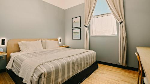 Two Rivers Hotel | Violet Inn, Lounge & Spa