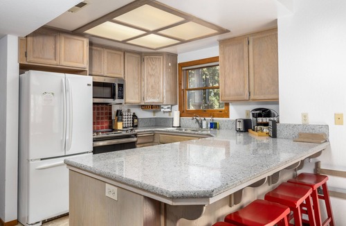 Arnold Ski Chalet | W House in BLS, Game Room, Fire Pit, Hot Tub, Central AC&Heat, Pet friendly!