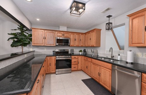 Wadsworth House | Wadsworth 3 bed 2.5 bath Townhome