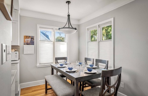 Seattle House | Walk 2 Lake! ~ Home Gym ~ A/C ~ Kid & Dog Friendly