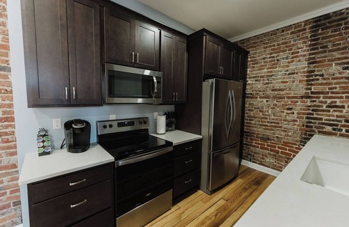 Downtown St. Louis Apartment | Walk to Arch, Stadium & Dome! 2BR/2BA Downtown Gem ready for you and your family