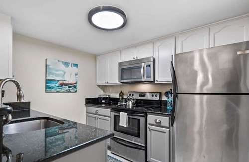 Vilano Beach House | Walk to Beach, Fire Pit, Screened Patio, Smart TVs