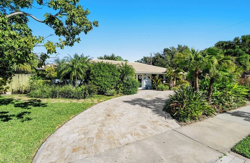 Juno Beach House | Walk to beach from new pet-friendly 4br bungalow with pool & fenced yard