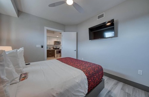 Treasure Island Hotel | Walk to Everything in Treasure Island! 2 Relaxing Suites by the Bay, w/Pool!