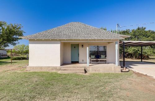 Jacksboro House | Walk to Historic Square: Jacksboro Home w/Yard