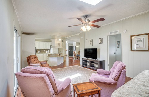 Edgewater House | Walk to Indian River From Pet-Friendly Home!
