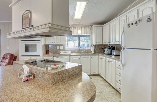 Edgewater House | Walk to Indian River From Pet-Friendly Home!