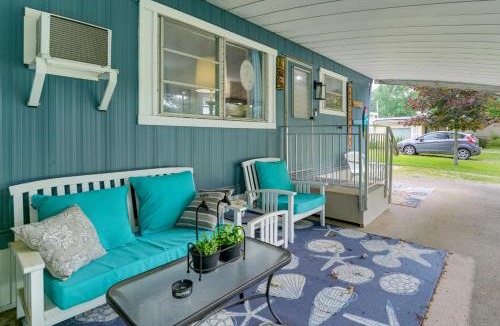 Caseville House | Walk to Lake Huron: Pet-Friendly Caseville Cottage
