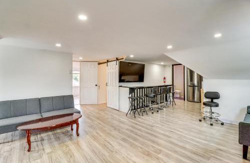 Arlington Heights House | Walk to Main St Stroudsburg! Pocono Townhome