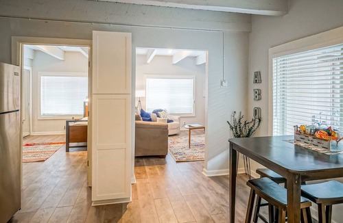 West Old Town Apartment | Walk to Old Town 2BR/1.5ba Professionally Cleaned