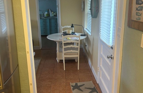 Krulder House | Walk to the beach and Flagler Ave-2 bedroom cottage