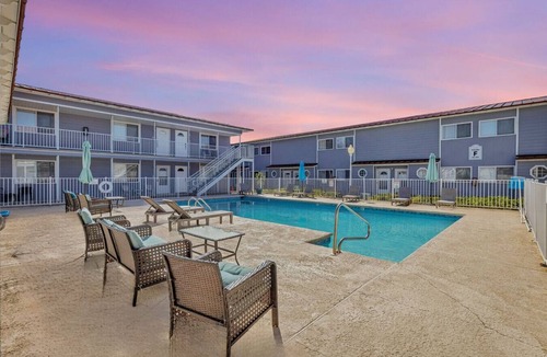 Biloxi Condo | Walk to the Beach | 2 Pools | Military Welcome!