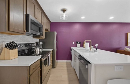 Manhattan Apartment | Walk to the Wildcats | 4BR Game Day HQ | Sleeps 8