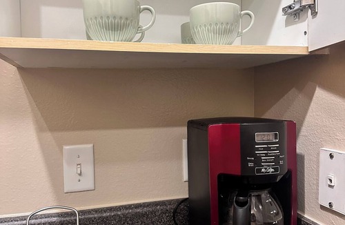 Legacy Park Apartment | Walkable Chic Studio in Trendy Area/Parking garage/Wifi