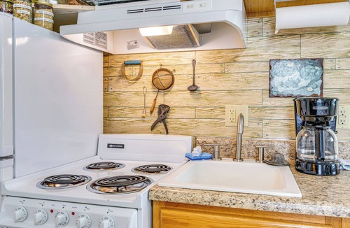 Delphi Apartment | Walkable & Convenient Main Street Studio in Delphi