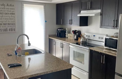 Markham House | Warm Comfort Home, away from Home!n.only minutes away from the downtown