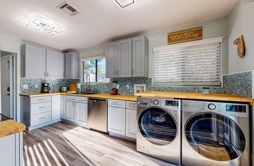 Indian Trails House | Water-view dog-friendly home with outdoor space & entertainment options