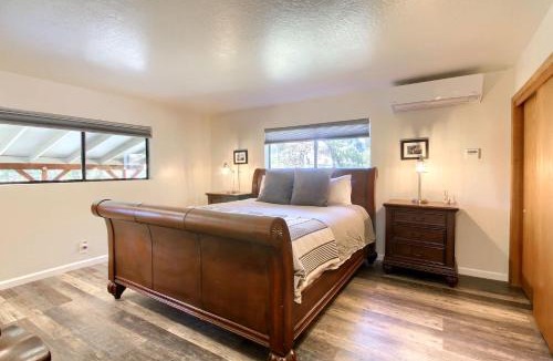 Oakhurst House | Waterfall House-Riverfront-Bbq-sleeps Four