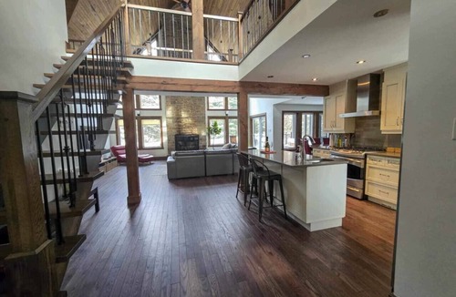 St-Adolphe-d'Howard Ski Chalet | Waterfront + Spa | kayaks | A/C | Fast Wifi & more