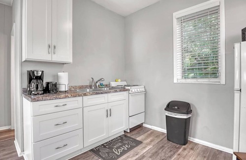 Tropic Apartment | Waterfront 1King/1ba Sleep 3 Full Apt 1st Floor O