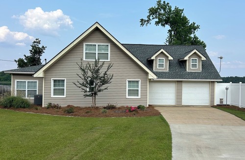 Mount Pleasant House | Waterfront 3 bed 3 bath, located on fisherman’s dream Lake Seminole.