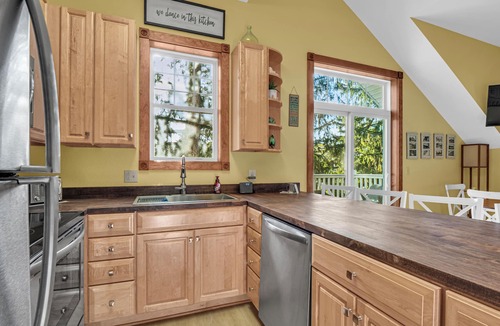 Elkhart Lake Villa | Waterfront and Pool View Condo!
