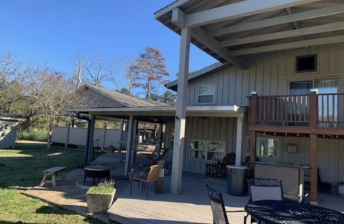 Zavalla House | Waterfront beauty on Lake Sam Rayburn!