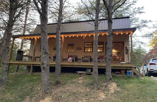 Carbon Hill Cabin | Waterfront Cabin Retreat