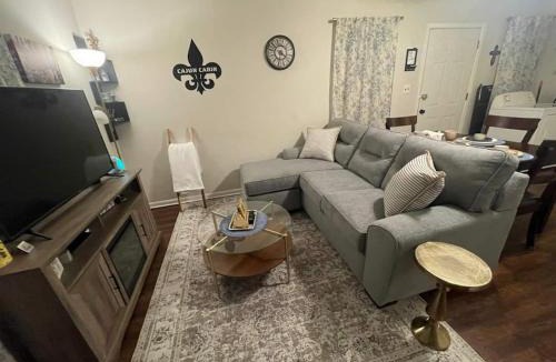 Lake Charles House | Waterfront CabinFast WiFi35min to Cameron LNG