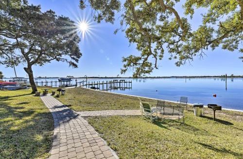 Mary Esther House | Waterfront Community w/Perks: Mary Esther Condo