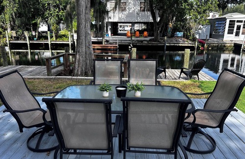 Weeki Wachee Gardens Cottage | Waterfront Cottage with private canal.Access to Weeki Wachee River.RV welcomed.