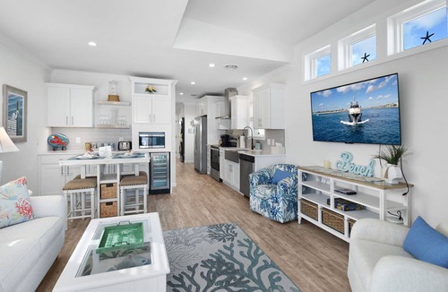 Jensen Beach Cottage | Waterfront End Unit SkyDeck, Resort Pool & River Views