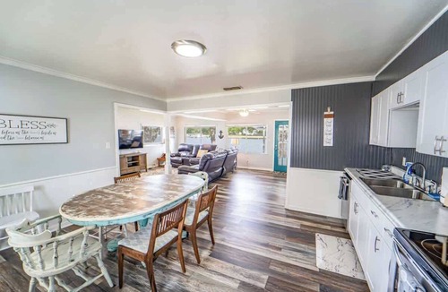 Graford House | Waterfront House on PK Lake: Dock & No-Wake Cove