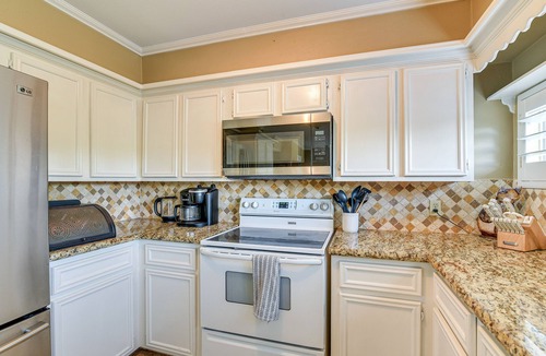Nassau Bay House | Waterfront Houston Home: 1 Mi to Space Center!