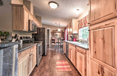 Jefferson Cabin | Waterfront Karnack Home w/Boathouse & Deck!